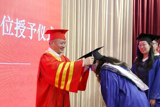 说明: C:\Users\Administrator\Desktop\2022毕业典礼\2022.6.23毕业典礼照片\AC2Y7367官网.jpg